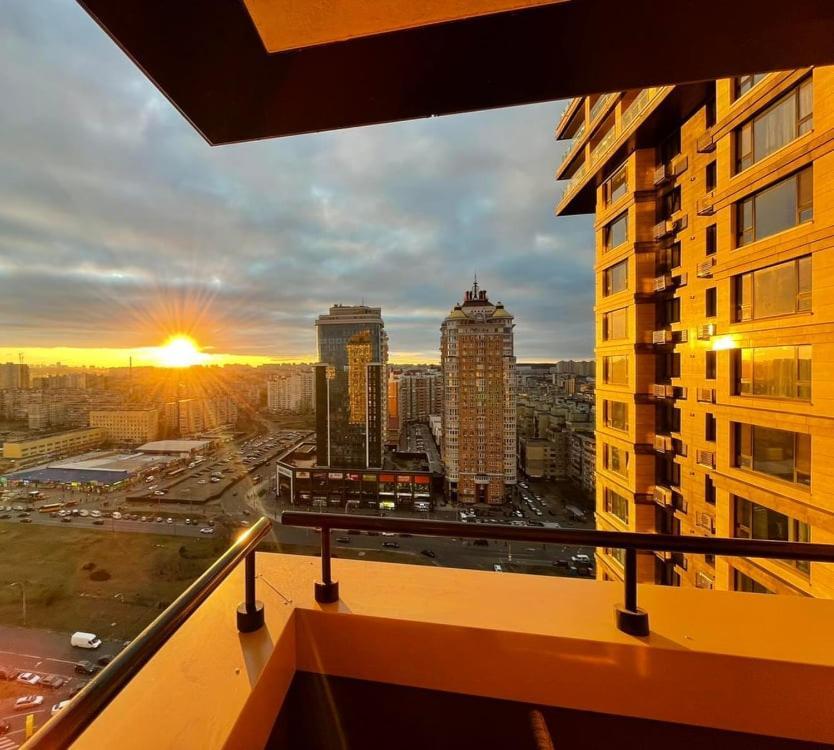 1 Room 60M2 Center Of Obolon Near River Side. 11 Floor Kiev Buitenkant foto