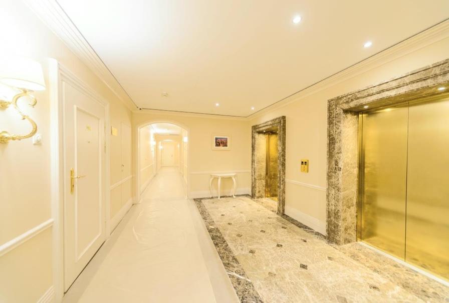 1 Room 60M2 Center Of Obolon Near River Side. 11 Floor Kiev Buitenkant foto
